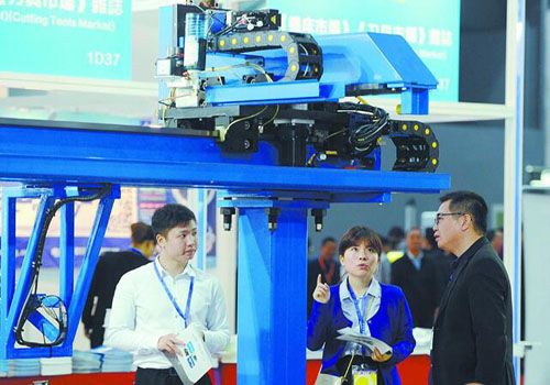 ABB机器人进入中国服务于各生产领域
